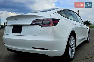 Седан Tesla Model 3 2022 в 