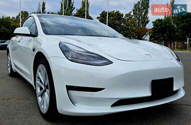 Седан Tesla Model 3 2022 в 