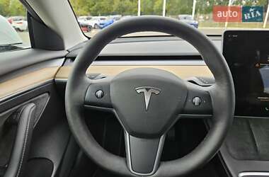 Седан Tesla Model 3 2022 в 