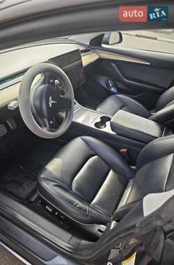 Седан Tesla Model 3 2021 в 