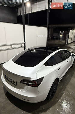 Седан Tesla Model 3 2022 в 