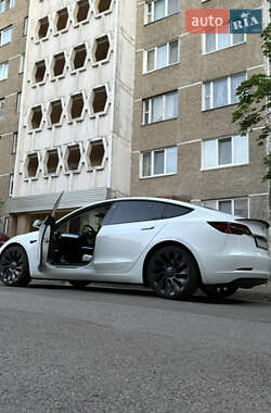 Седан Tesla Model 3 2022 в 