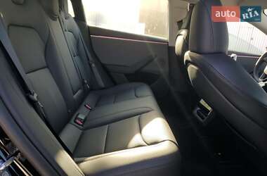 Седан Tesla Model 3 2025 в 