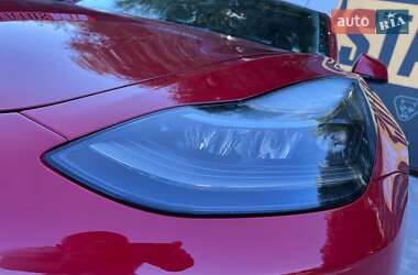 Седан Tesla Model 3 2022 в 