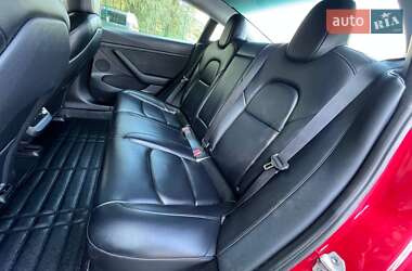 Седан Tesla Model 3 2022 в 