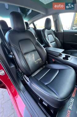 Седан Tesla Model 3 2022 в 