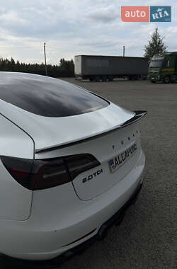 Седан Tesla Model 3 2022 в 