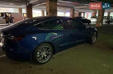 Седан Tesla Model 3 2022 в 