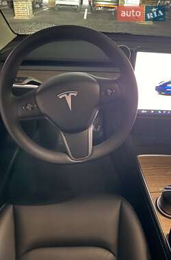 Седан Tesla Model 3 2022 в 