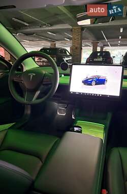 Седан Tesla Model 3 2022 в 