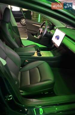 Седан Tesla Model 3 2022 в 