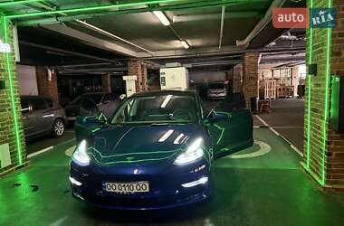 Седан Tesla Model 3 2022 в 