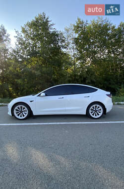 Седан Tesla Model 3 2022 в 