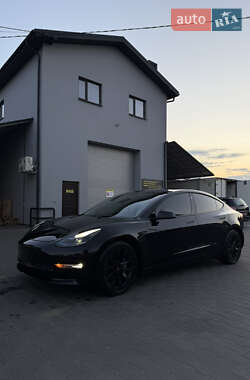 Седан Tesla Model 3 2021 в 