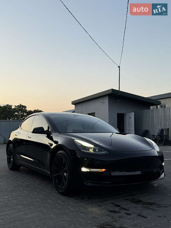 Седан Tesla Model 3 2021 в Луцке
