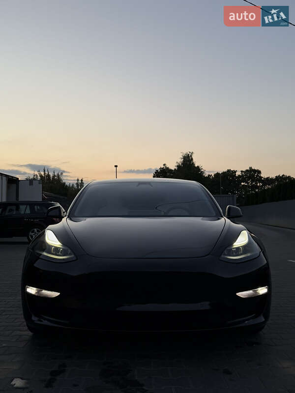 Седан Tesla Model 3 2021 в Луцке