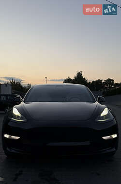 Седан Tesla Model 3 2021 в 