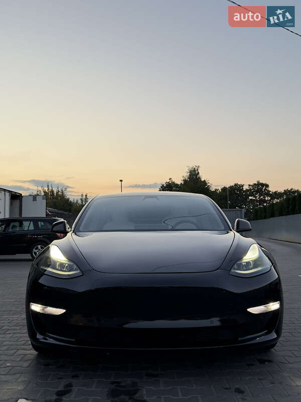 Седан Tesla Model 3 2021 в Луцке