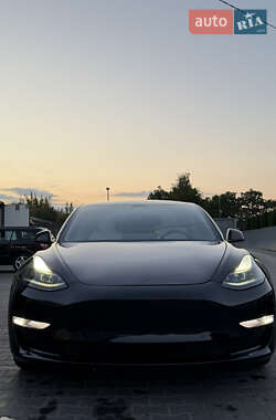 Седан Tesla Model 3 2021 в 