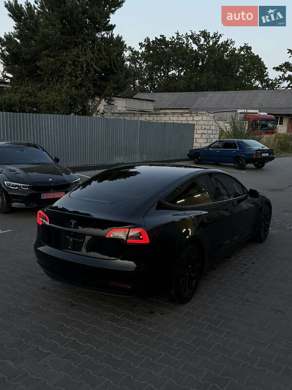 Седан Tesla Model 3 2021 в Луцке