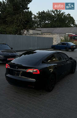 Седан Tesla Model 3 2021 в 