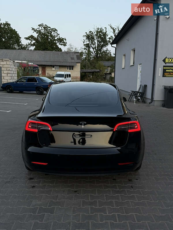 Седан Tesla Model 3 2021 в Луцке