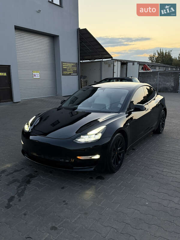 Седан Tesla Model 3 2021 в Луцке