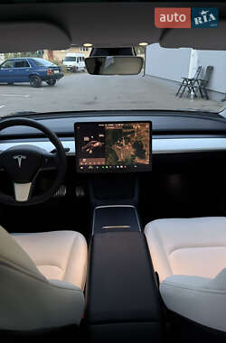 Седан Tesla Model 3 2021 в 