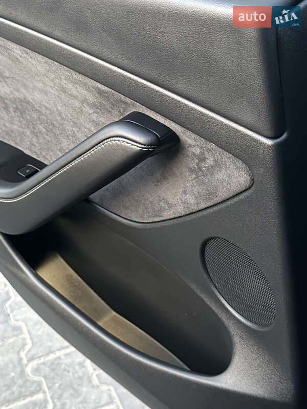 Седан Tesla Model 3 2021 в Луцке