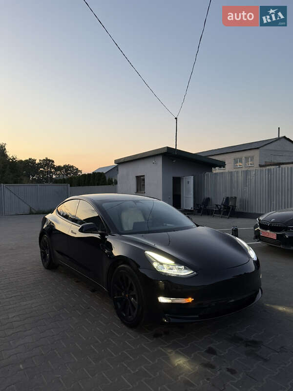Седан Tesla Model 3 2021 в Луцке