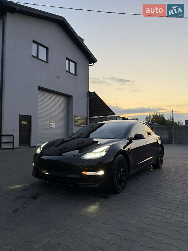 Седан Tesla Model 3 2021 в Луцке