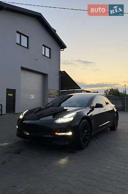 Седан Tesla Model 3 2021 в 