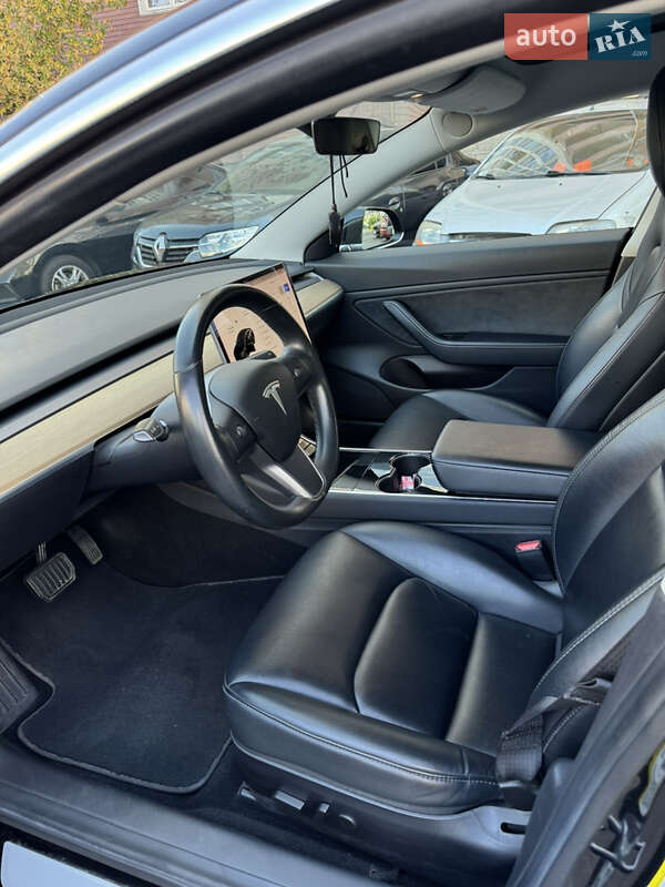 Седан Tesla Model 3 2019 в Киеве