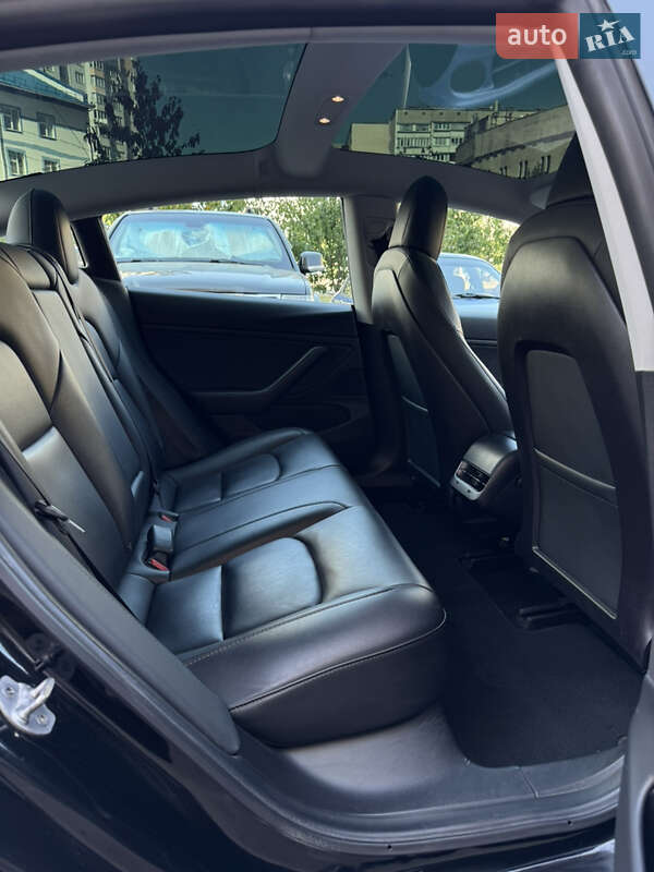 Седан Tesla Model 3 2019 в Киеве