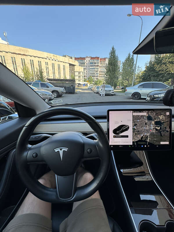 Седан Tesla Model 3 2019 в Киеве