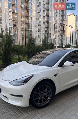 Седан Tesla Model 3 2021 в 