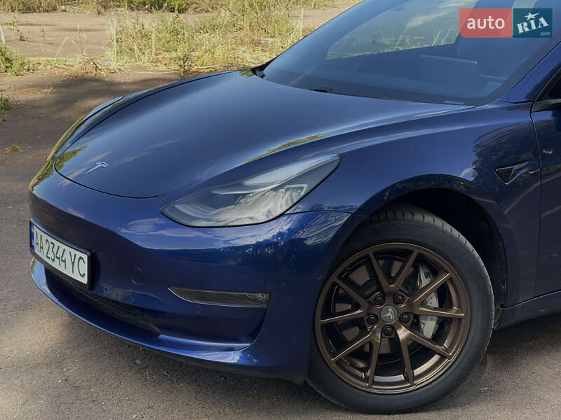 Седан Tesla Model 3 2021 в Києві