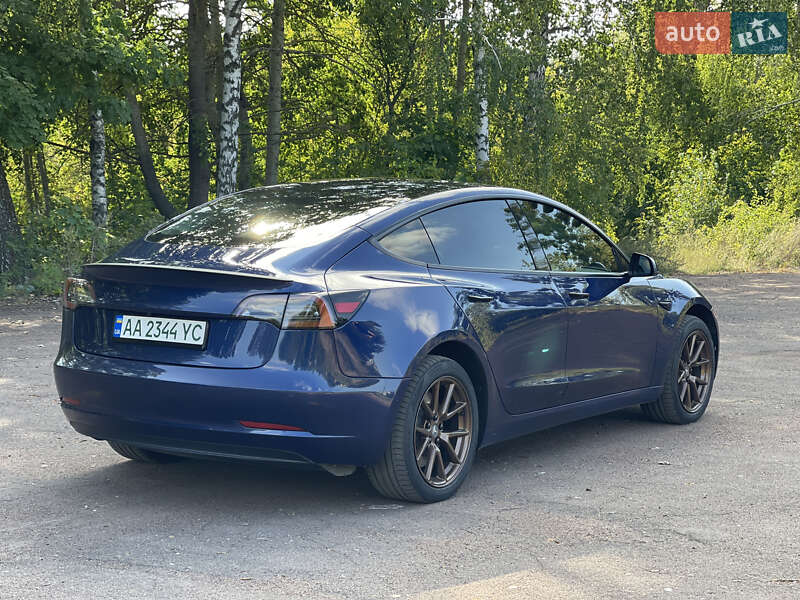 Седан Tesla Model 3 2021 в Києві