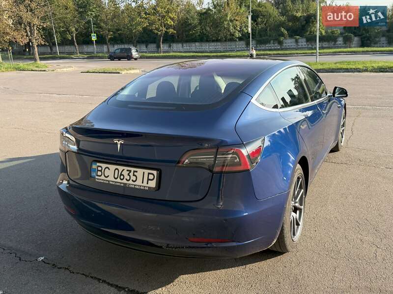 Седан Tesla Model 3 2018 в Львові