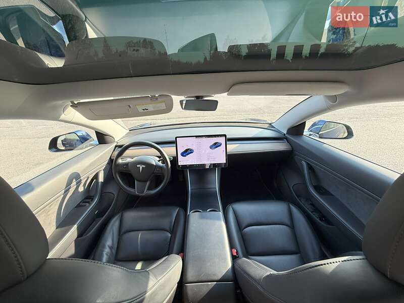 Седан Tesla Model 3 2018 в Львові