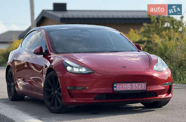 Седан Tesla Model 3 2022 в 