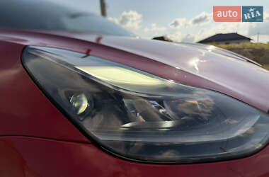 Седан Tesla Model 3 2022 в 