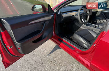Седан Tesla Model 3 2022 в 