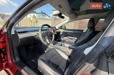 Седан Tesla Model 3 2022 в 