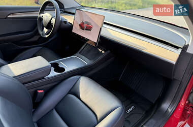 Седан Tesla Model 3 2022 в 