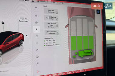 Седан Tesla Model 3 2022 в 