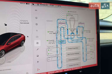Седан Tesla Model 3 2022 в 