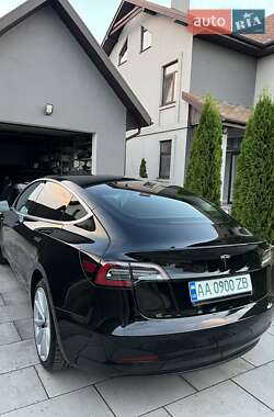 Седан Tesla Model 3 2020 в Києві