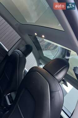 Седан Tesla Model 3 2020 в 