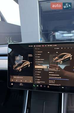 Седан Tesla Model 3 2020 в 